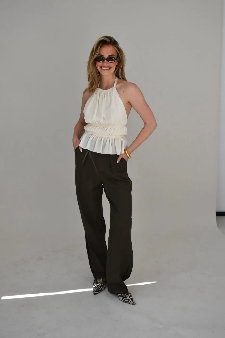 Isla rushed halter top met open rug - Creme
