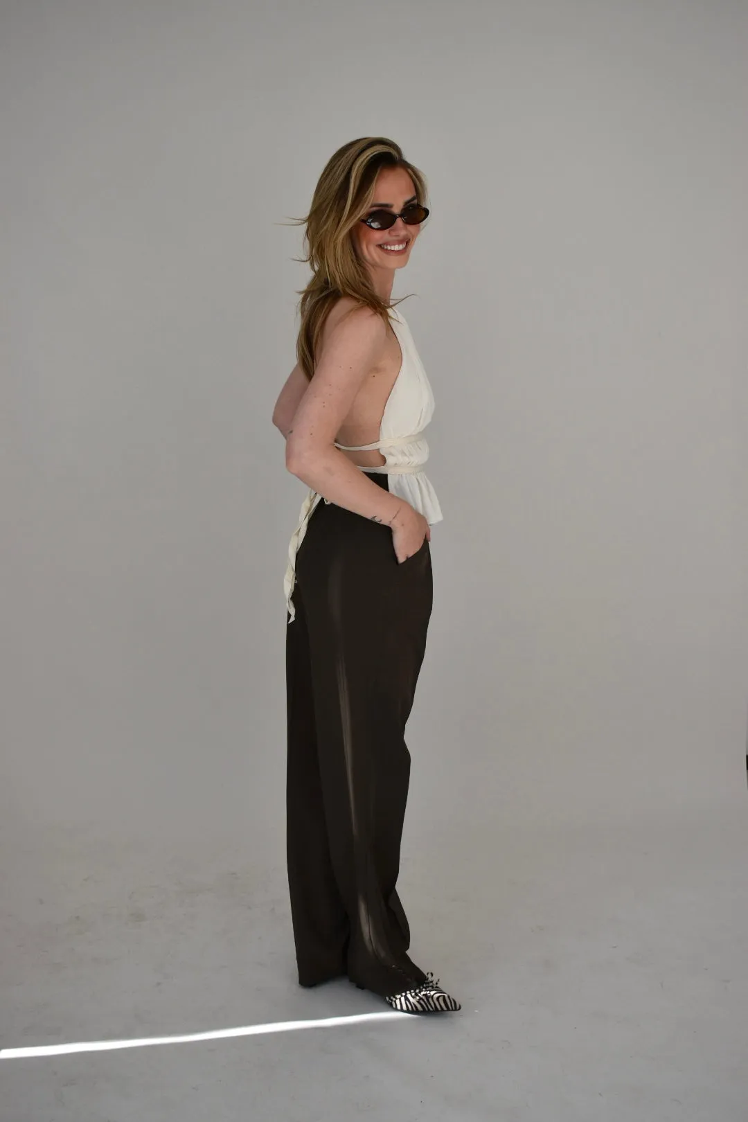 Isla rushed halter top met open rug - Creme